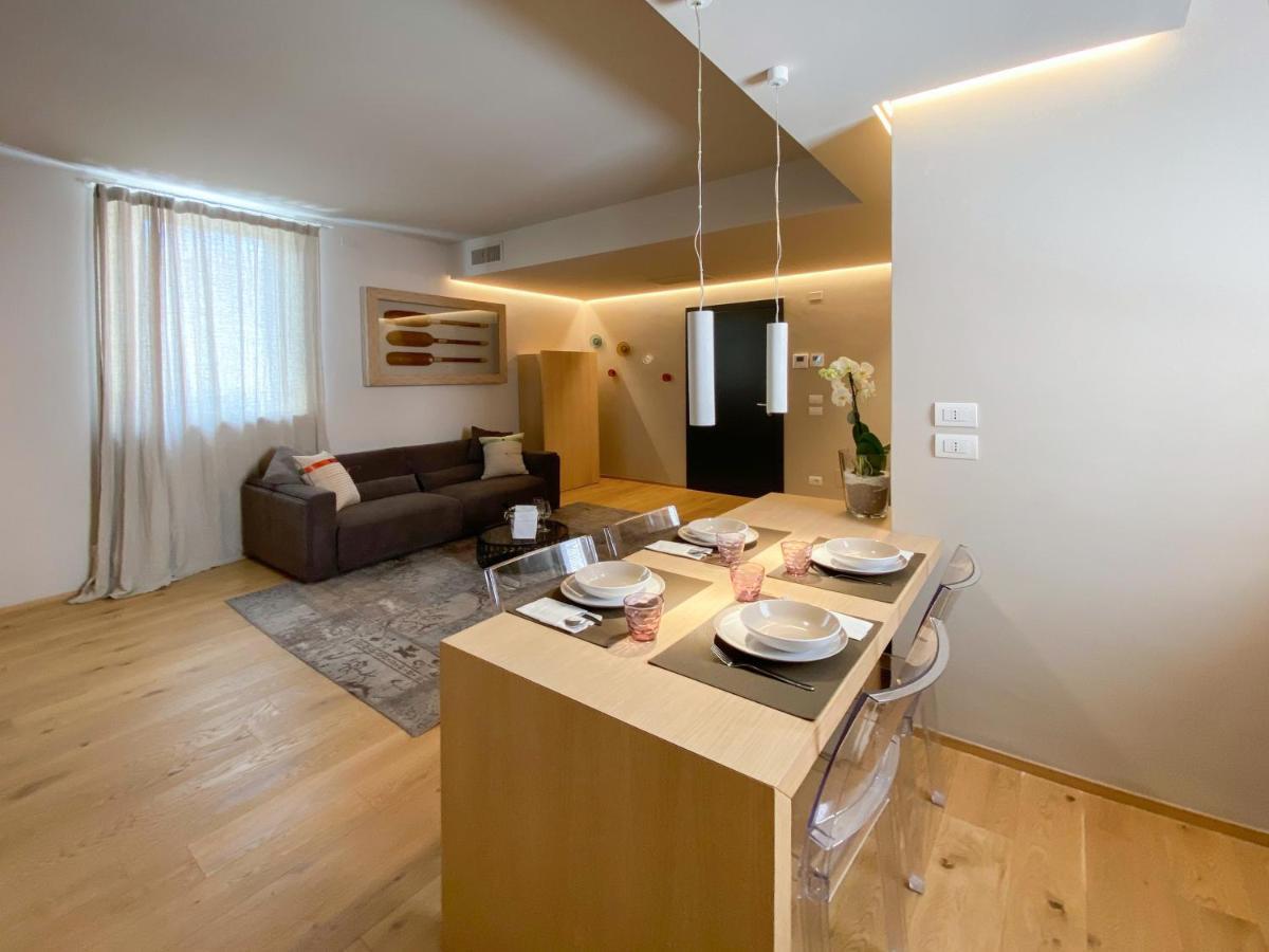Time To Be - Luxury Apartments Centro Storico Пескьера-дель-Гарда Экстерьер фото