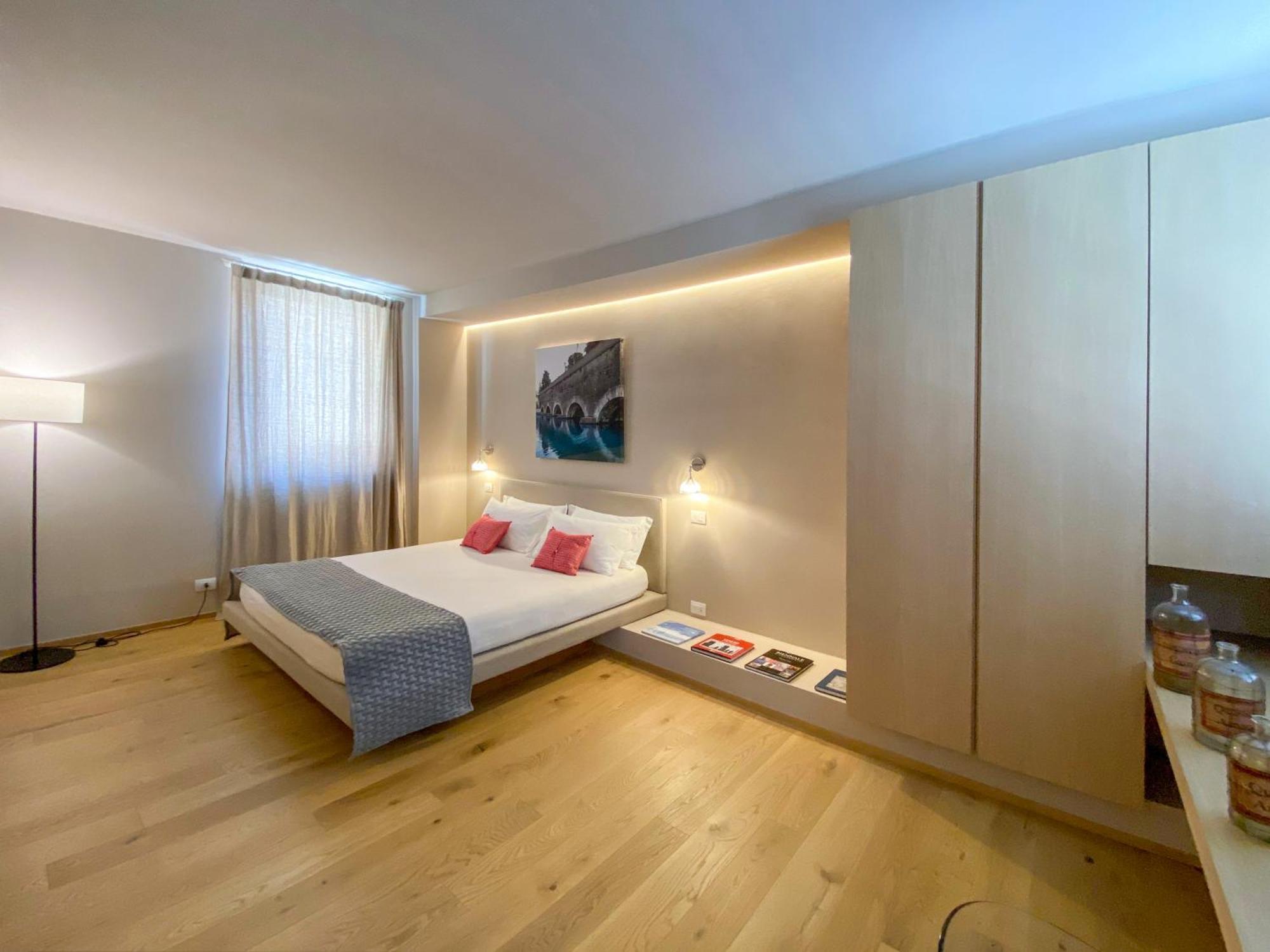 Time To Be - Luxury Apartments Centro Storico Пескьера-дель-Гарда Экстерьер фото